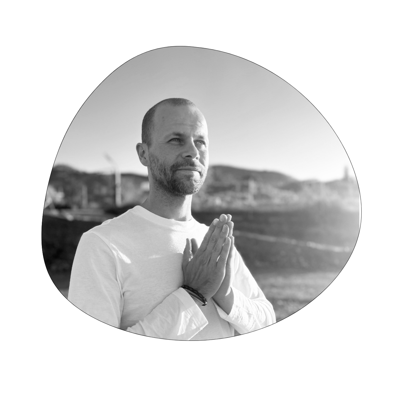 Deepak, Gründer und Yogalehrer von ESSENZ Yoga